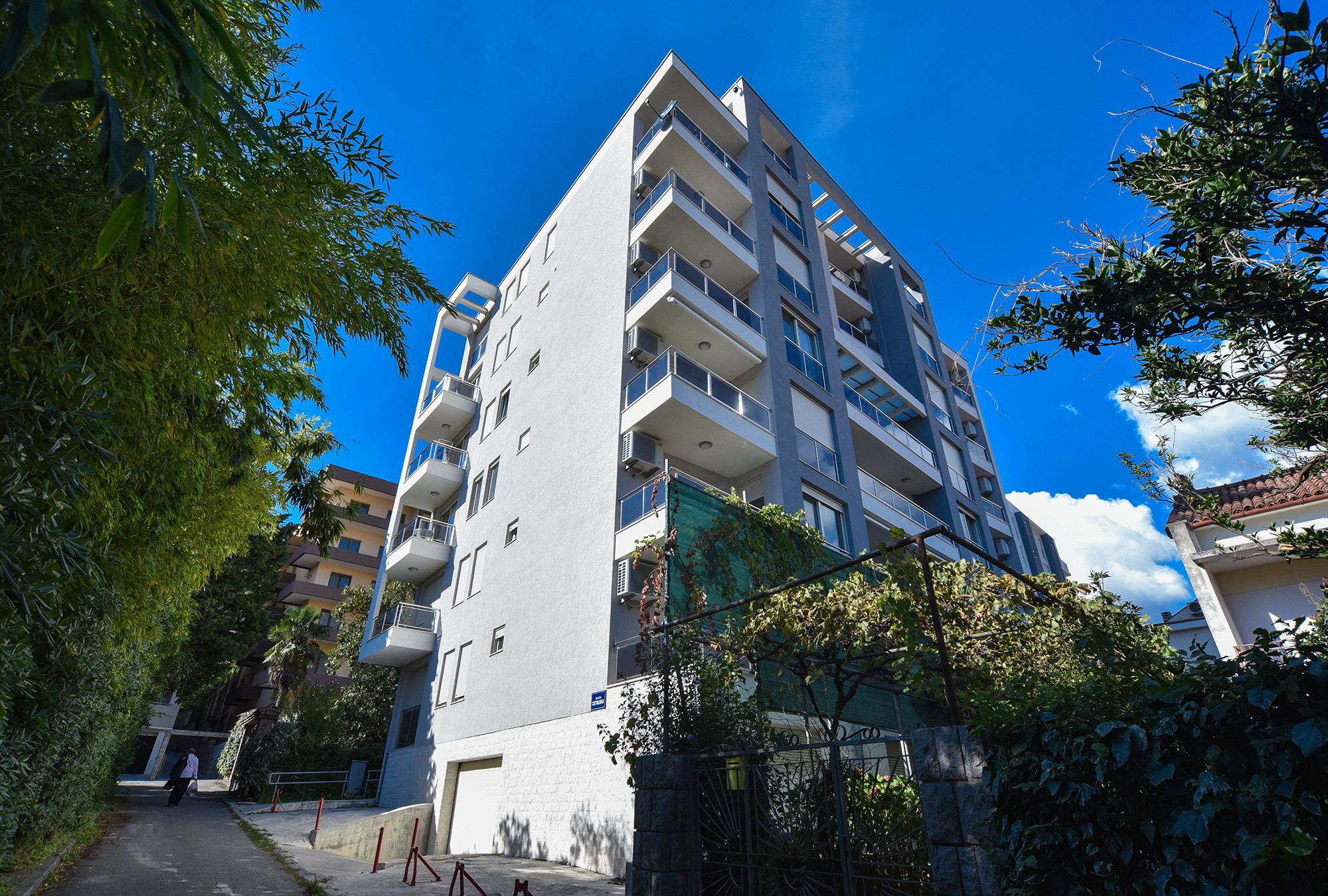 Projekt:<b>
                                                                    Apartmanski objekat - Budva
                                                                </b>