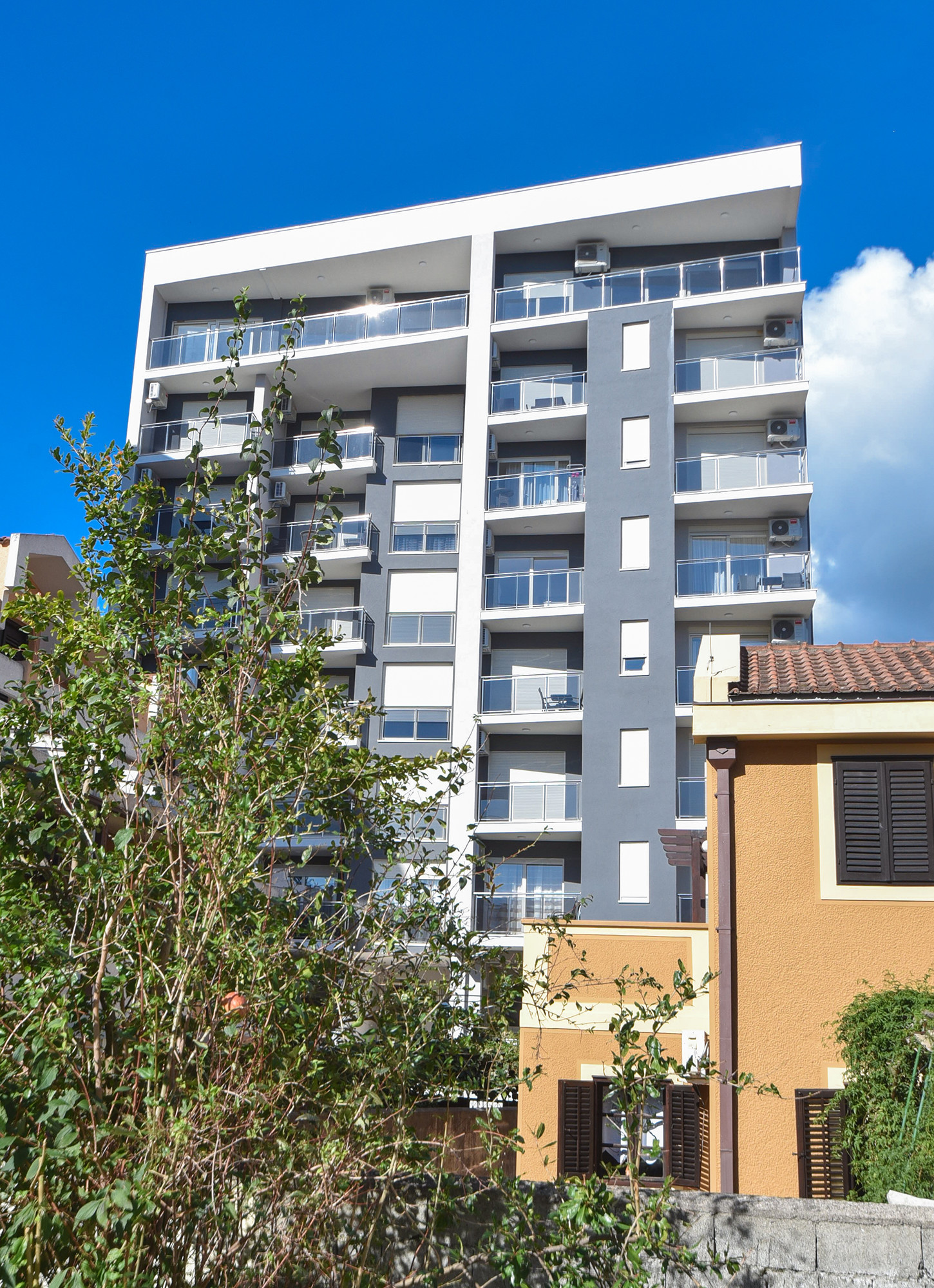 Projekt:<b>
                                                                    Apartmanski objekat - Budva
                                                                </b>