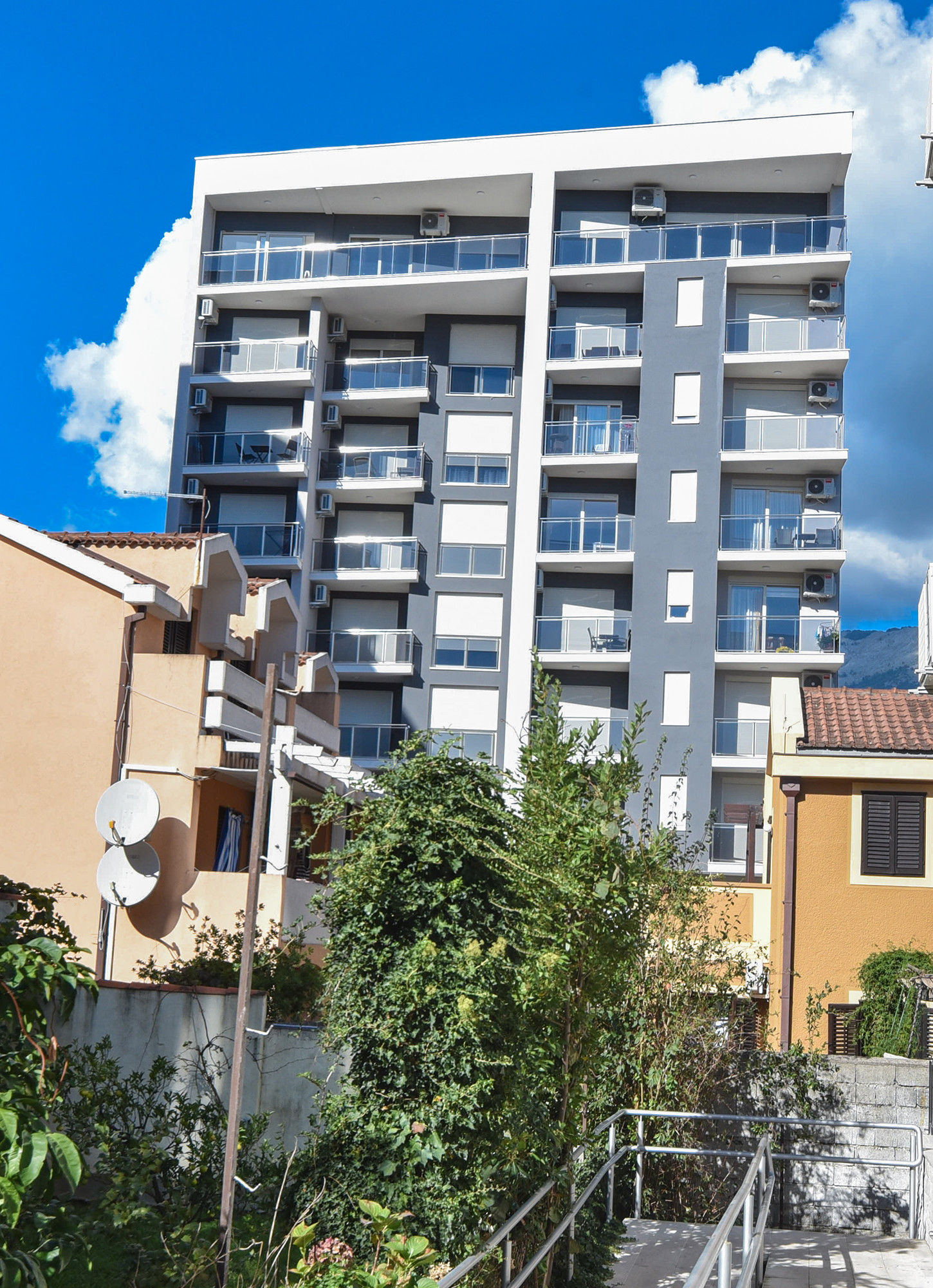 Projekt:<b>
                                                                    Apartmanski objekat - Budva
                                                                </b>